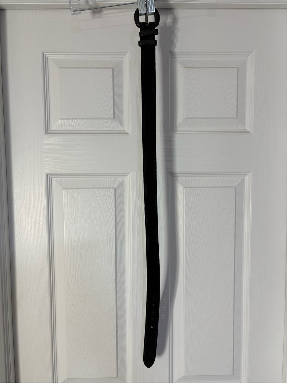 Sleek Black Women's Belt with Minimal Buckle